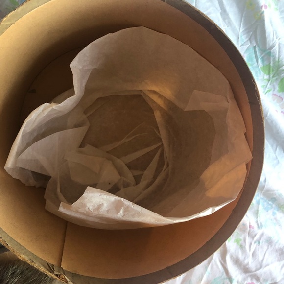 Vintage Dobb’s fifth Avenue hat & AE Burkhat fox fur muff in original boxes. - Picture 6 of 14